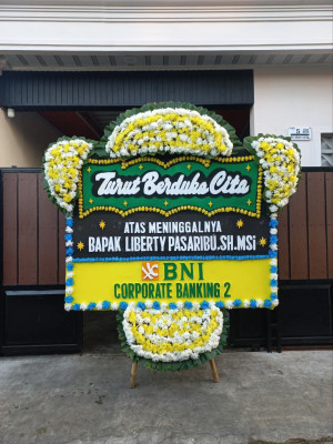Papan Bunga Duka di Simpang Bingkuang
