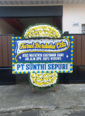Papan Bunga Duka di Simpang Bingkuang