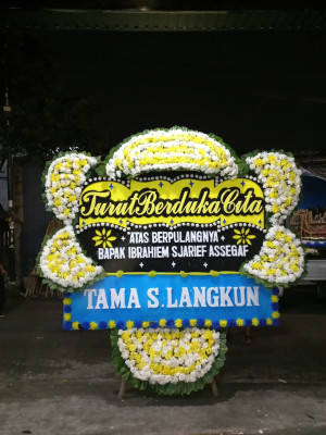 Papan Bunga Duka di Simpang Bingkuang