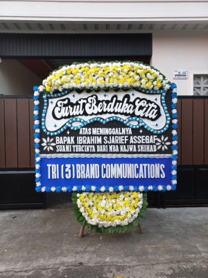 Papan Bunga Duka di Simpang Bingkuang
